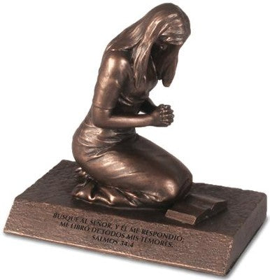 Figura mujer orando
